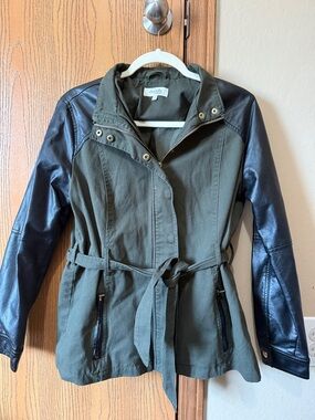 olive green jacket with black faux leather sleeves - Unbranded